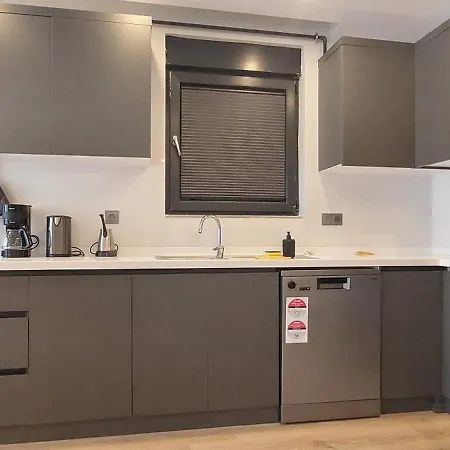아파트 New Flat With Big Living Spaces 5 Near By Lara Beach